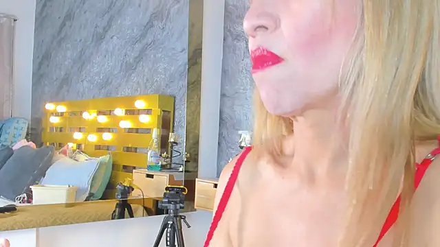Snapshot of elena_mature chatting on 02.22.25 elena mature online show from 02.22.25