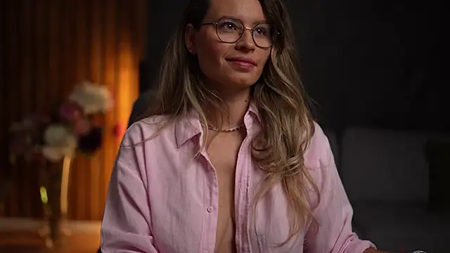 Snapshot of BrandyWhite chatting on 10.27.25 BrandyWhite online show from 10.27.25