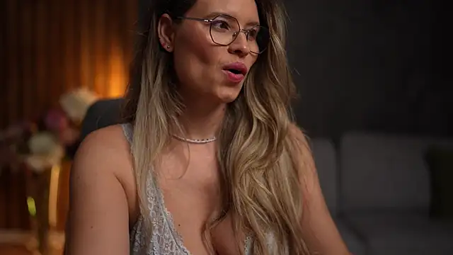 Snapshot of BrandyWhite chatting on 11.18.25 BrandyWhite online show from 11.18.25