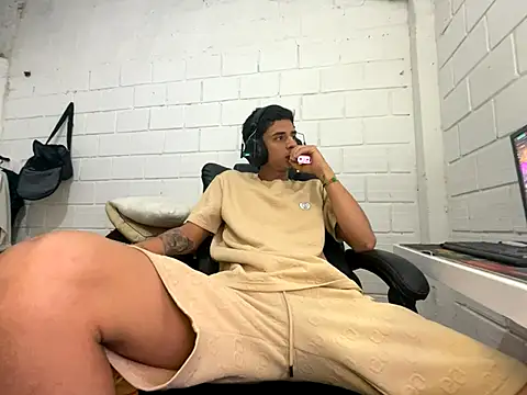 Max TheHorseDick online show from 11.30.25