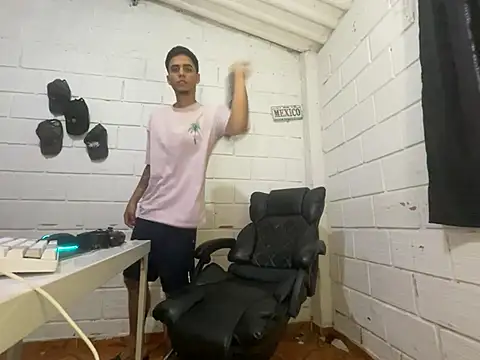 Max TheHorseDick online show from 06.05.26