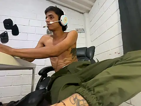 Max TheHorseDick online show from 07.02.26