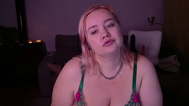 Snapshot of MargotGrey chatting on 01.08.25 MargotGrey online show from 01.08.25
