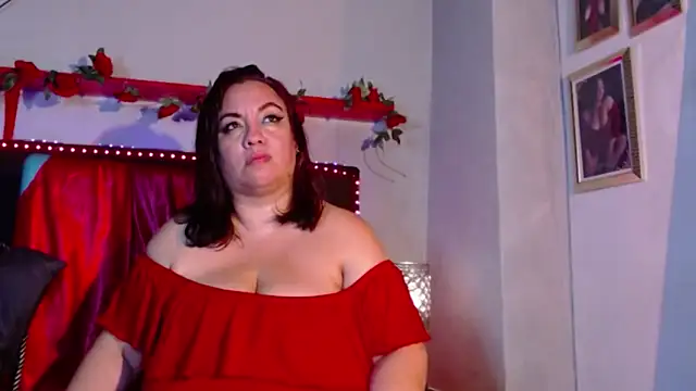 Snapshot of -helen chatting on 02.15.25 -helen online show from 02.15.25