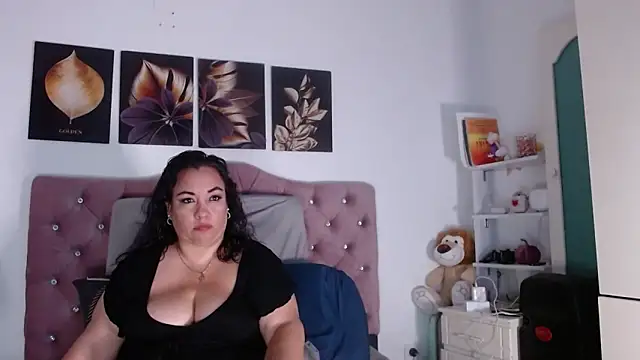 Snapshot of -helen chatting on 10.01.25 -helen online show from 10.01.25