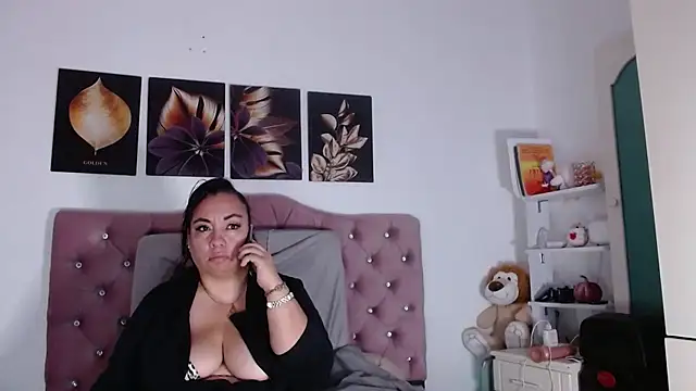 Snapshot of -helen chatting on 10.09.25 -helen online show from 10.09.25