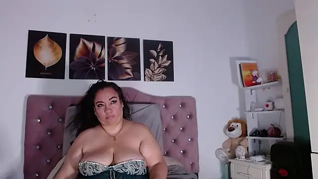 Snapshot of -helen chatting on 10.11.25 -helen online show from 10.11.25