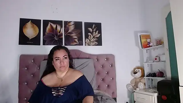 Snapshot of -helen chatting on 10.13.25 -helen online show from 10.13.25