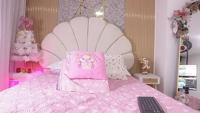 Snapshot of mssburbuja chatting on 11.21.25 mssburbuja online show from 11.21.25