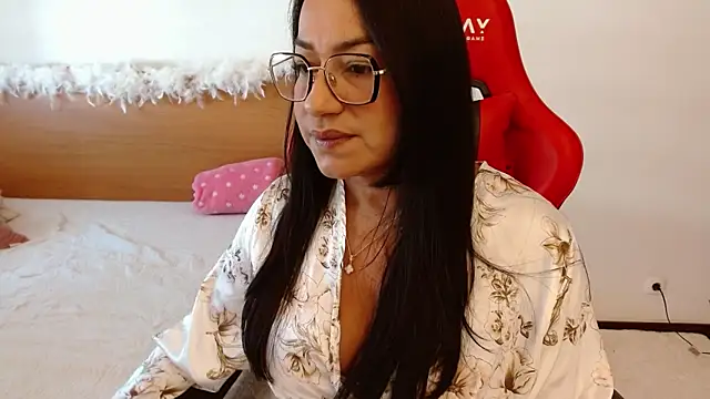 Snapshot of lucy_luu_ chatting on 09.23.25 lucy luu online show from 09.23.25