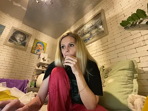Snapshot of Angel_girllovemy chatting on 02.04.25 Angel girllovemy online show from 02.04.25