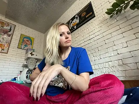 Snapshot of Angel_girllovemy chatting on 02.18.25 Angel girllovemy online show from 02.18.25