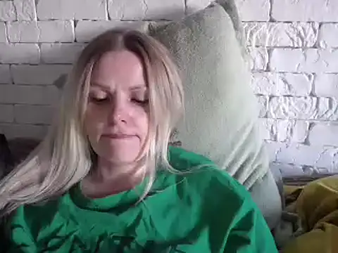 Snapshot of Angel_girllovemy chatting on 03.19.25 Angel girllovemy online show from 03.19.25