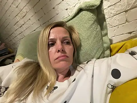Snapshot of Angel_girllovemy chatting on 03.20.25 Angel girllovemy online show from 03.20.25