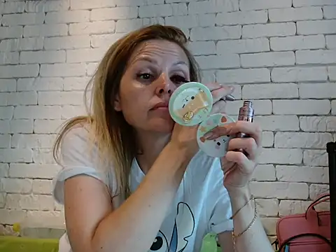Snapshot of Angel_girllovemy chatting on 09.10.25 Angel girllovemy online show from 09.10.25