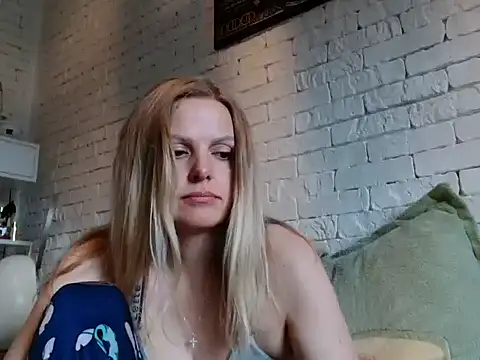 Snapshot of Angel_girllovemy chatting on 10.17.25 Angel girllovemy online show from 10.17.25