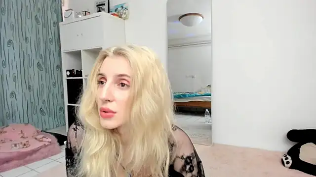 Snapshot of KenzieDawton chatting on 06.24.26 KenzieDawton online show from 06.24.26
