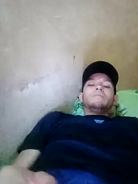 Snapshot of squirt_and_sex chatting on 12.25.24 squirt and sex online show from 12.25.24