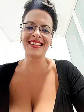 Snapshot of RebeccaNoble chatting on 09.10.25 RebeccaNoble online show from 09.10.25