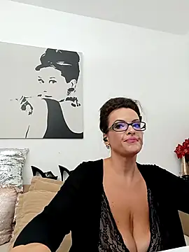 Snapshot of RebeccaNoble chatting on 10.05.25 RebeccaNoble online show from 10.05.25