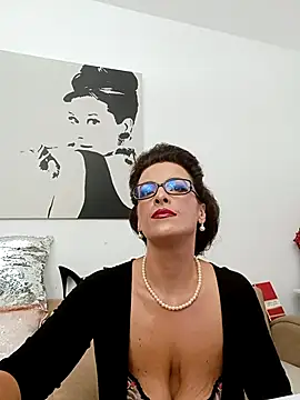 Snapshot of RebeccaNoble chatting on 10.06.25 RebeccaNoble online show from 10.06.25