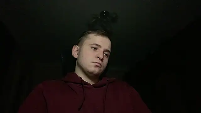 Snapshot of sweaticeboy chatting on 12.06.24 sweaticeboy online show from 12.06.24