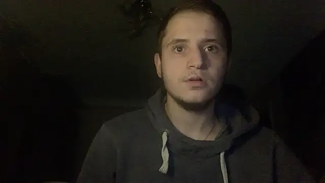 Snapshot of sweaticeboy chatting on 11.07.25 sweaticeboy online show from 11.07.25