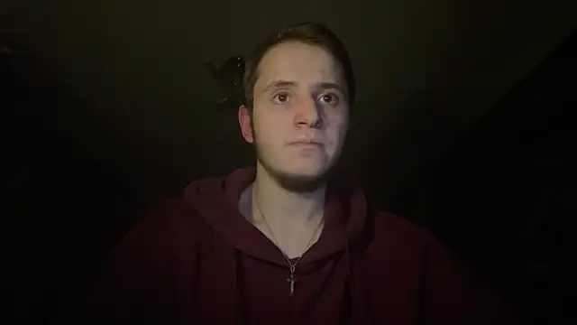 Snapshot of sweaticeboy chatting on 12.18.25 sweaticeboy online show from 12.18.25