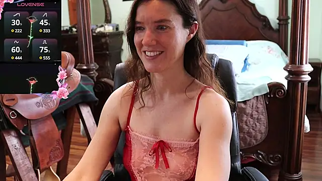 Snapshot of thornburyrose chatting on 02.14.25 thornburyrose online show from 02.14.25