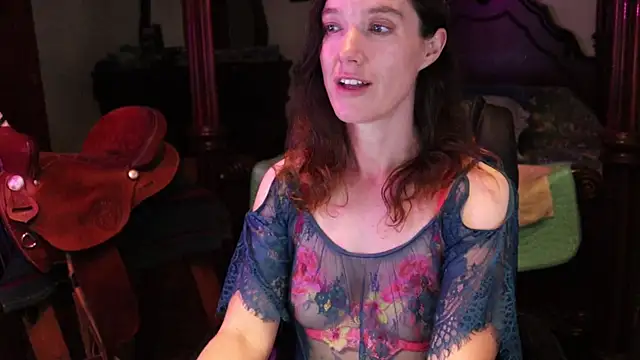 Snapshot of thornburyrose chatting on 09.26.25 thornburyrose online show from 09.26.25