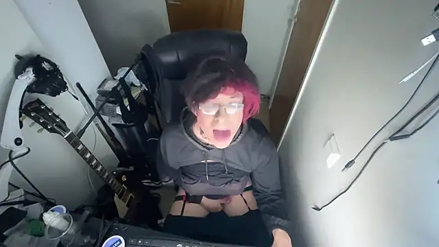 Snapshot of ecd011 chatting on 03.16.25 ecd011 online show from 03.16.25