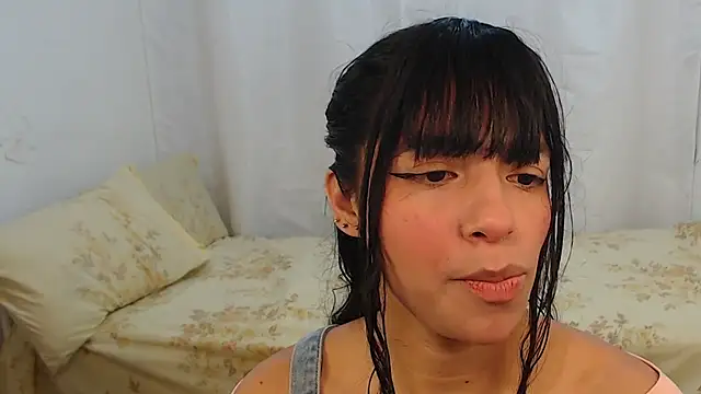 Snapshot of Liz_Galactic chatting on 12.16.25 Liz Galactic online show from 12.16.25