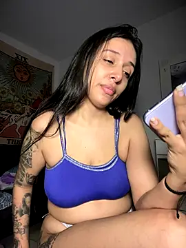 Snapshot of kiaraglam2 chatting on 10.29.25 kiaraglam2 online show from 10.29.25