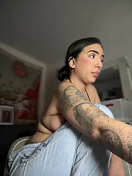 Snapshot of kiaraglam2 chatting on 02.01.26 kiaraglam2 online show from 02.01.26