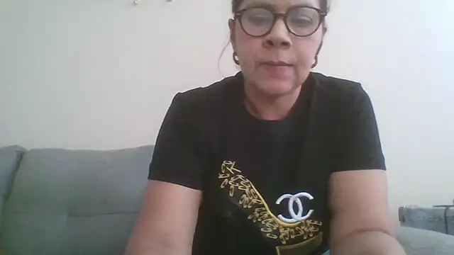 Snapshot of Sara_Brandon chatting on 10.26.25 Sara Brandon online show from 10.26.25