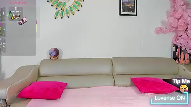 Snapshot of SammyGirlTS chatting on 02.25.26 SammyGirlTS online show from 02.25.26