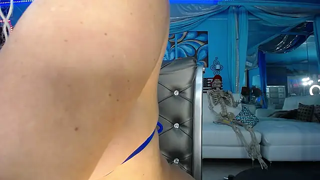 ADRIANNA FOX online show from 04.26.26