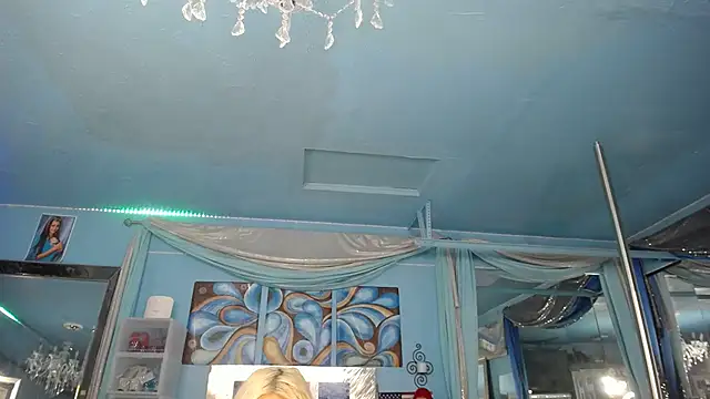 Snapshot of ADRIANNA_FOX chatting on 05.10.26 ADRIANNA FOX online show from 05.10.26