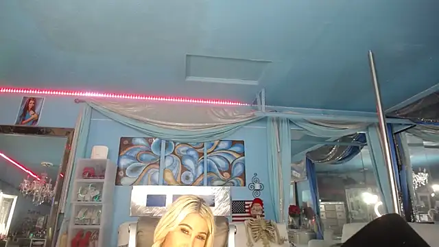 Snapshot of ADRIANNA_FOX chatting on 05.22.26 ADRIANNA FOX online show from 05.22.26