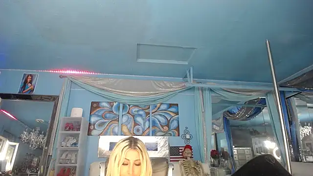 Snapshot of ADRIANNA_FOX chatting on 06.26.26 ADRIANNA FOX online show from 06.26.26