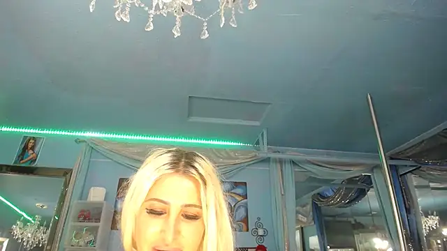 Snapshot of ADRIANNA_FOX chatting on 06.27.26 ADRIANNA FOX online show from 06.27.26