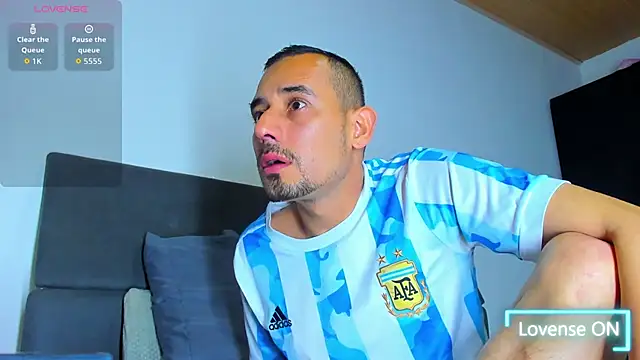 jhonyalzate2 online show from 11.16.25