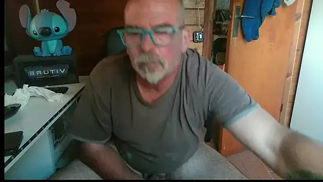 Snapshot of 0oscar_xxx chatting on 10.04.25 0oscar xxx online show from 10.04.25