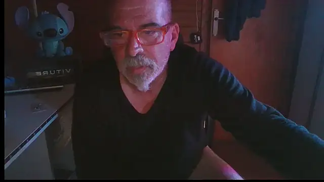 Snapshot of 0oscar_xxx chatting on 10.30.25 0oscar xxx online show from 10.30.25