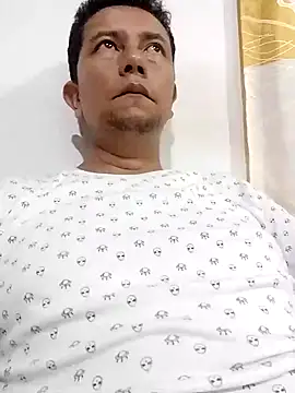 Lachuchaenlacara1988 online show from 02.01.25