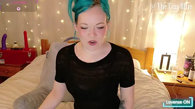 Snapshot of thetinyblue chatting on 02.09.26 thetinyblue online show from 02.09.26