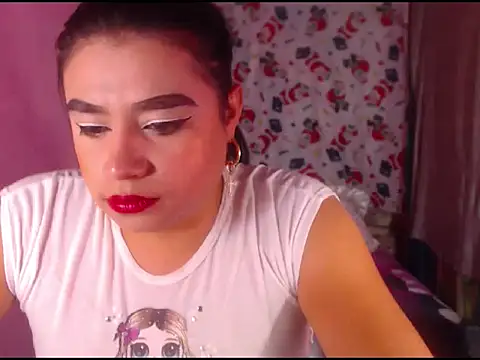 Snapshot of katrinawillff chatting on 12.21.25 katrinawillff online show from 12.21.25