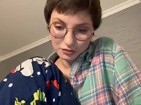 Snapshot of -CatchMe- chatting on 12.16.25 -CatchMe- online show from 12.16.25