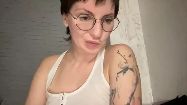 Snapshot of -CatchMe- chatting on 12.17.25 -CatchMe- online show from 12.17.25