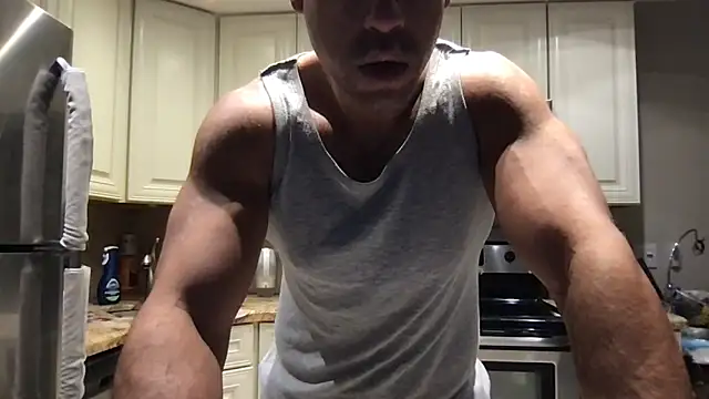 Snapshot of BigGuyMuscle chatting on 06.07.26 BigGuyMuscle online show from 06.07.26